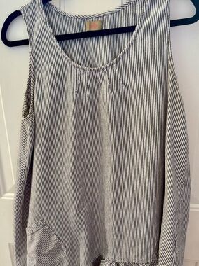 Tulip Striped Scoop Neck Tank Top in Black and White
